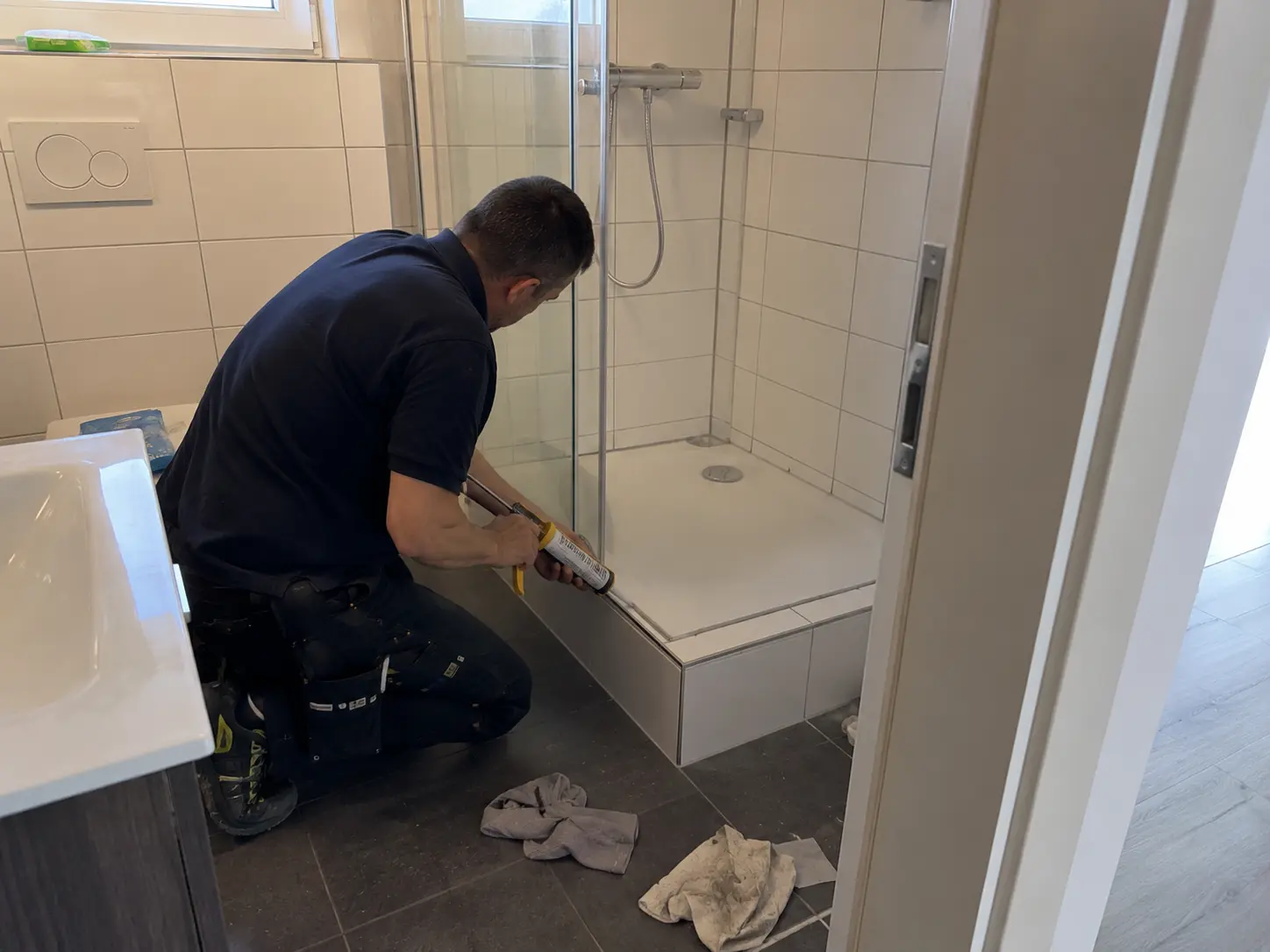 Hausmeisterservice bei Abdichtungsarbeiten im Bad in Hörstel